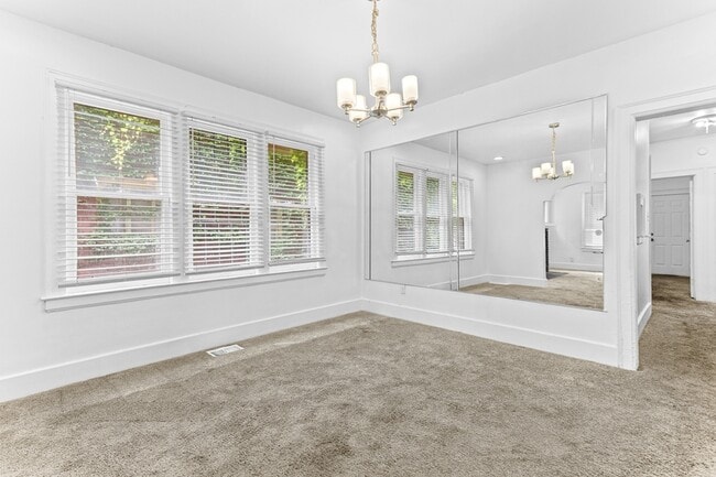 Photo - 2964 Leslie St Unit 1