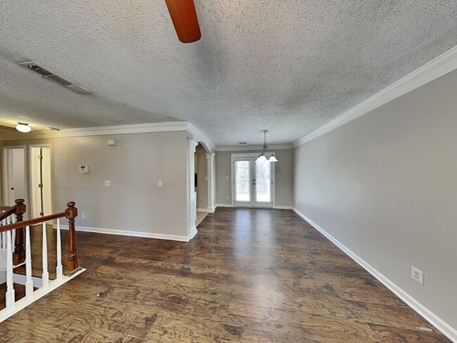 Photo - 5595 Fairington Pl