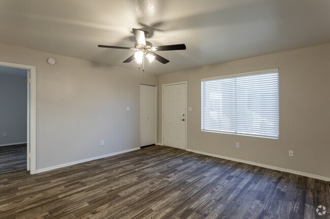 2BR, 2BA - 1120SF