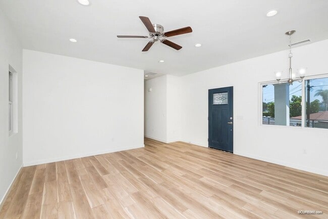 Photo - WOW Unit 3763