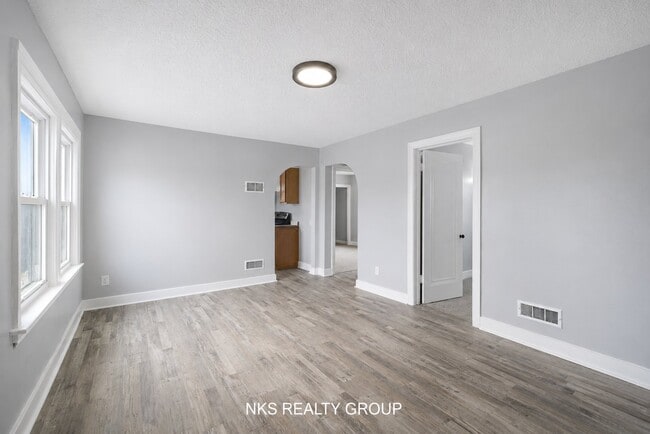 2718 E Grand River Ave Unit 1 BTR