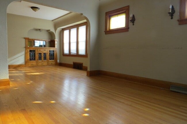 Living Room view - 1962 S 92nd St Unit Lower