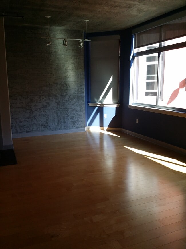 Photo - 840 E Green St Unit 309