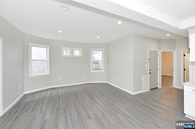 Photo - 23 Bayview Ave