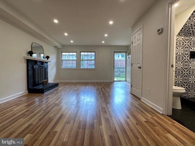 Photo - 411 Hampton Ct