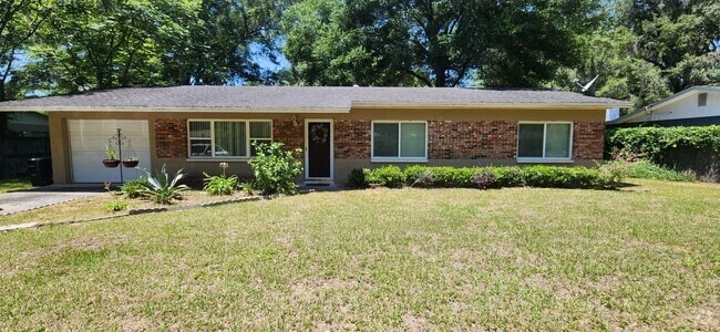 Building Photo - Charming 3-Bed, 2-Bath Home in Desirable N...