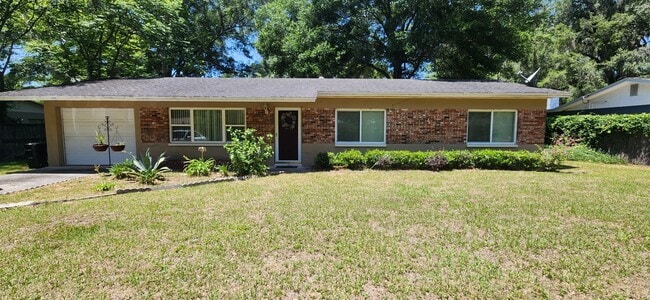 Building Photo - Charming 3-Bed, 2-Bath Home in Desirable N...