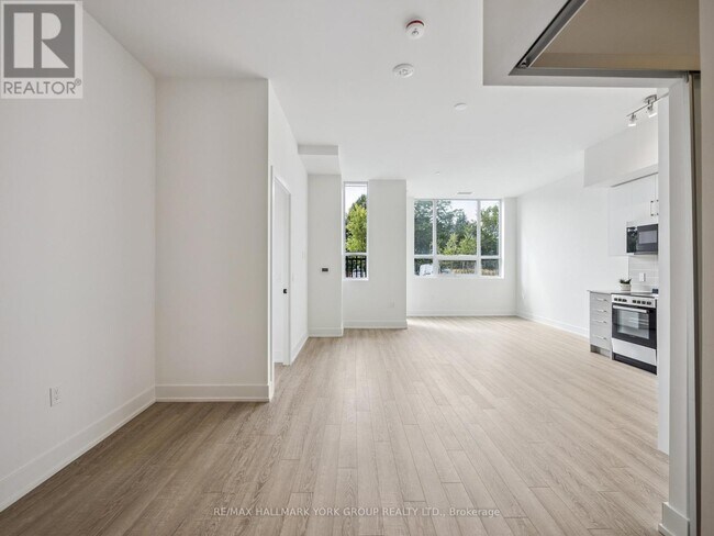 Photo - 2075 King Rd Unité 104