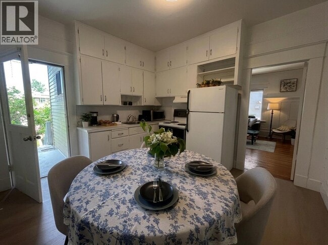 Photo - 635 E 49th Ave