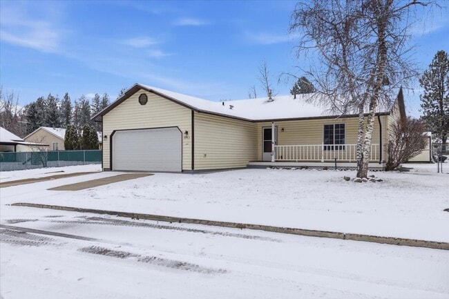 Photo - 6743 Kamloops Dr