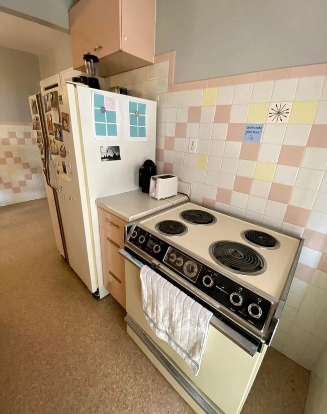 Photo - 4937-4939-4939 Winona Ave Unit 4939
