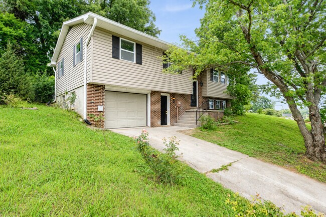 307 McMaster Pl