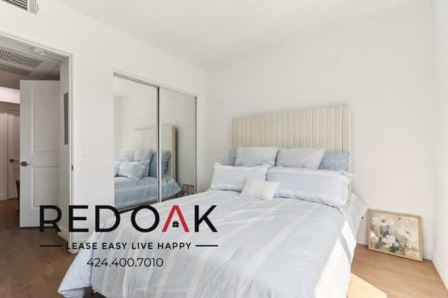 Building Photo - 14526 Kittridge St Unit 447