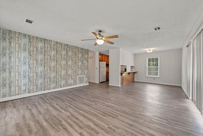 Photo - 2501 Riverchase Crossing NE