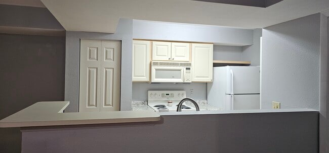 Photo - 3004 Parkway Blvd Unit 112