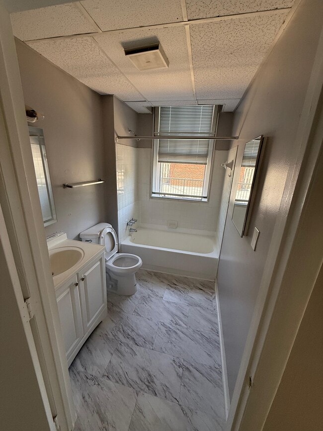 Photo - 18 W 27th St