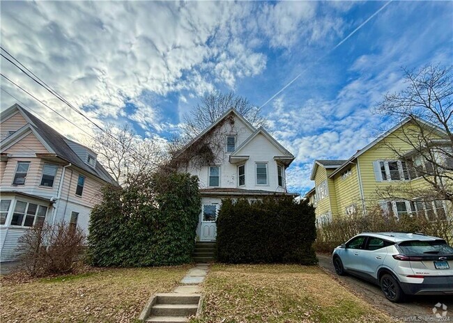 Building Photo - 63 Oakwood Ave Rental