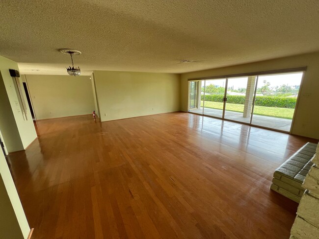 Photo - 25120 Huron St