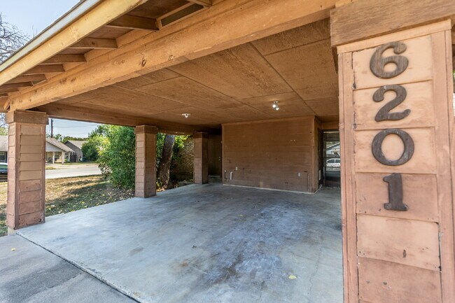 Photo - 6201 Berkett Cove Unidad B