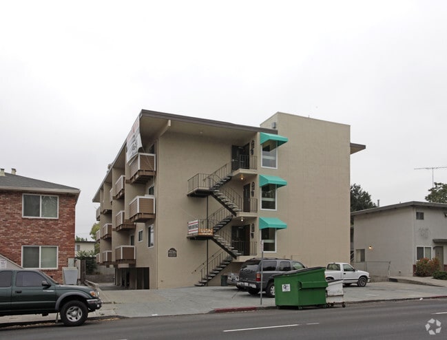 University Commons - University Commons Apartments