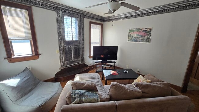 Photo - 906 S 5th St