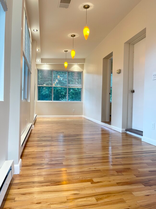 Building Photo - 20 Boylston St Unit #4 Rental