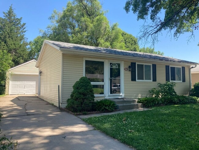 5044 Martin St