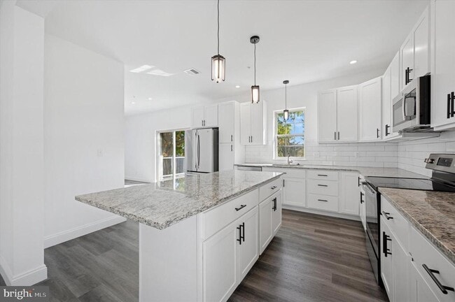 Photo - 605 Tabak Ave