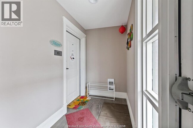 Photo - 8475 Wyandotte St E