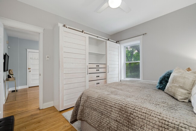 Photo - 3805 N Ravenswood Ave Unit 1