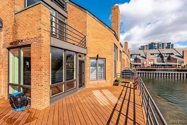 Photo - 160 Rivermist Dr