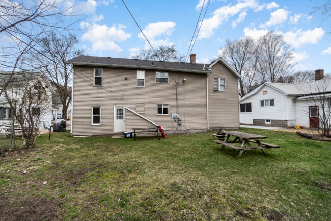 Photo - 624 S Lansing St