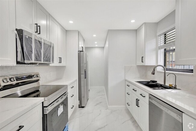 Building Photo - 3916 NW 207 St Rd Rental