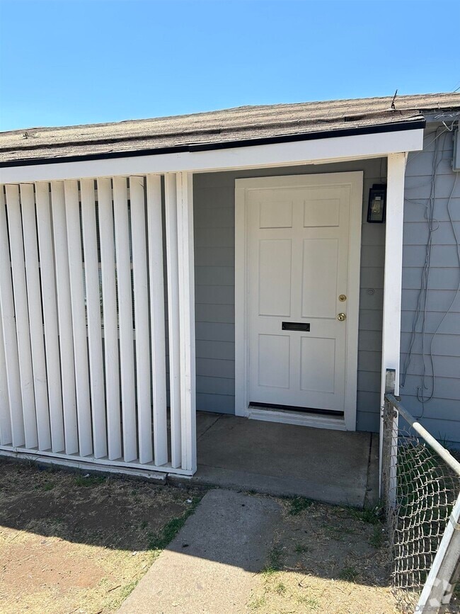 Building Photo - 7041 Stanford Ave Rental