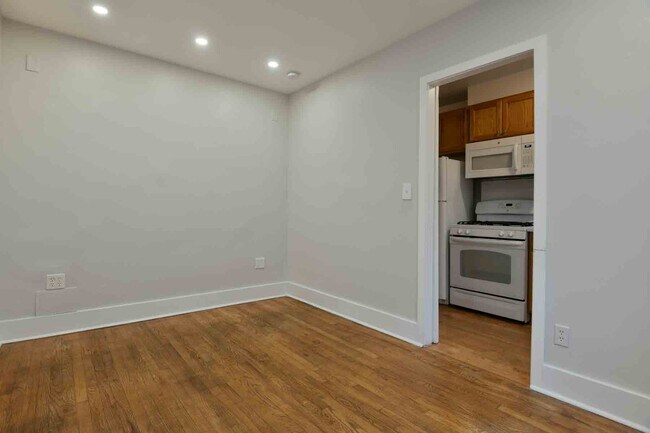 Photo - 725 Kearny St NE