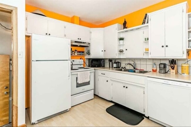 Photo - 9811-9869 69 Ave NW