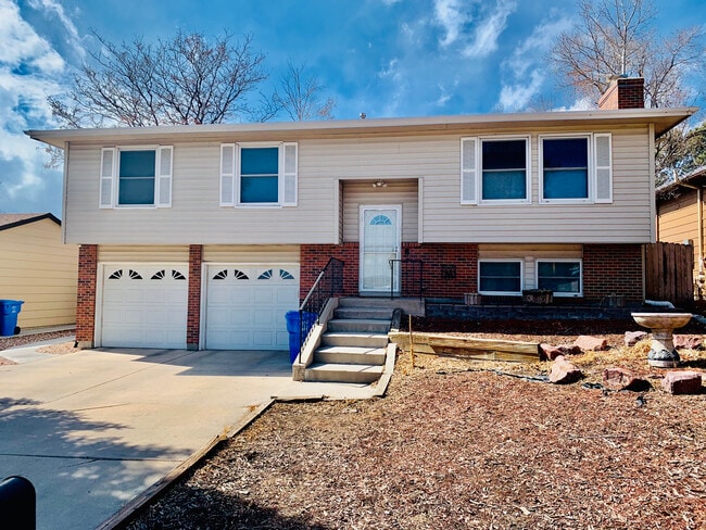 Frente de la casa - 5170 Saddle Dr Unidad Studio by UCCS