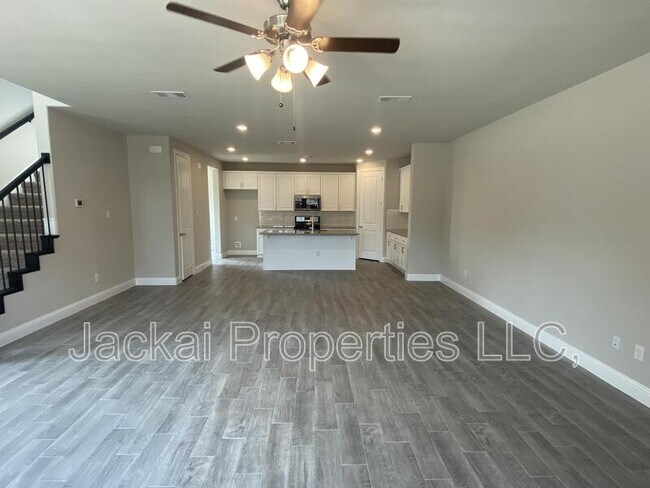 801 Ponds Edge Ln