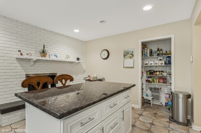 Photo - 48 Kingston Dr