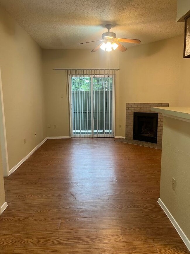 Photo - Hyde Park Oaks 106 - 1 Bed 1 Bath