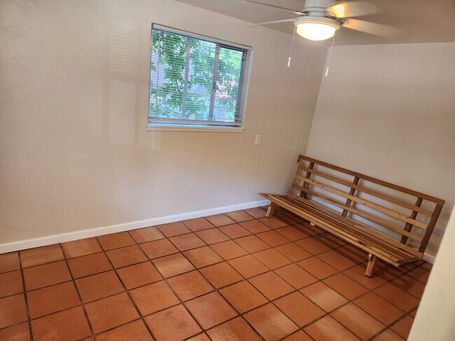 Photo - 10 Deer Path Ave Unidad 3
