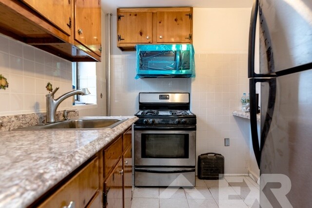 Photo - 674 Lexington Ave Unit 1