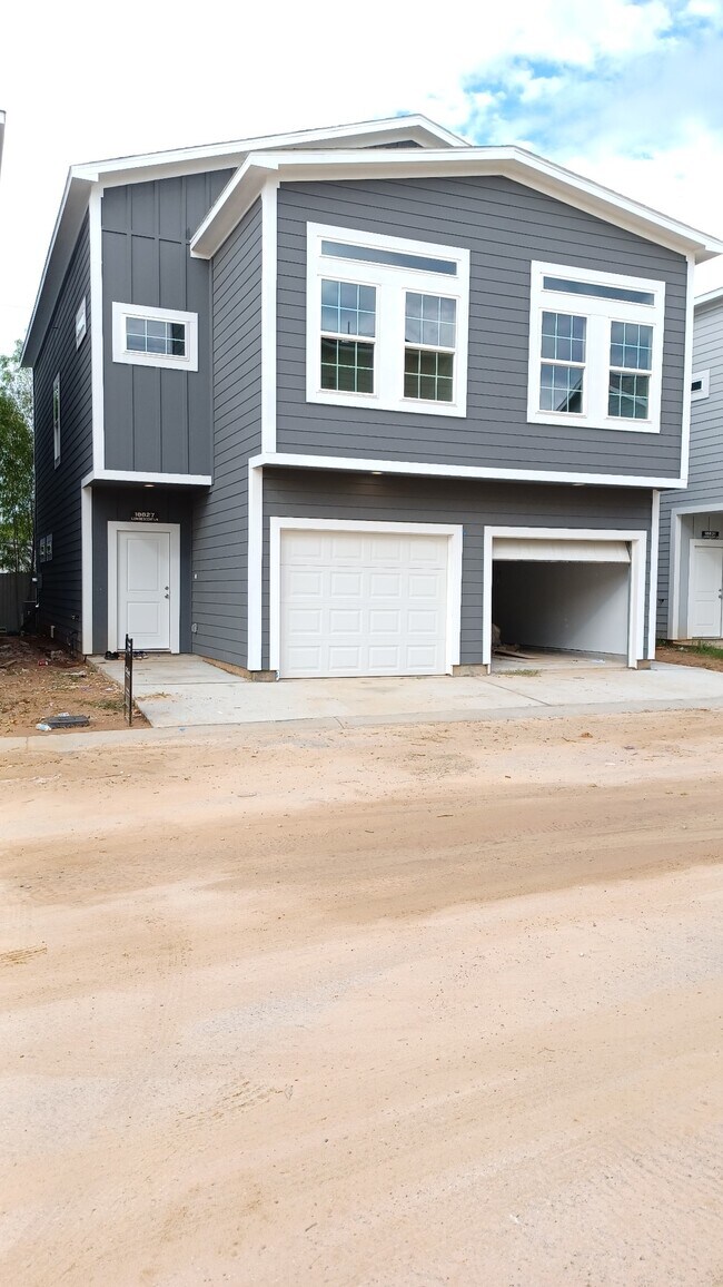 Building Photo - 18827 Luminescent Ln