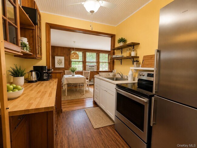 Photo - 18 Hall Ave