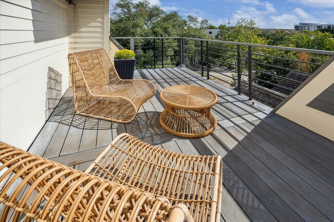 Building Photo - 6211 Rodrigo St