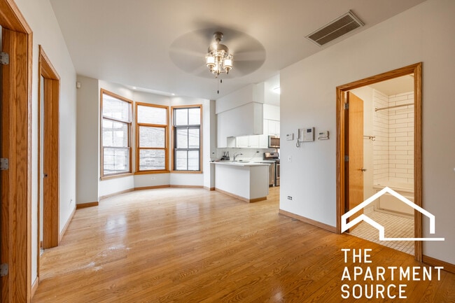 Building Photo - 515 N Racine Ave Unit 2N