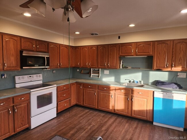 Building Photo - 24 Poplar Pl