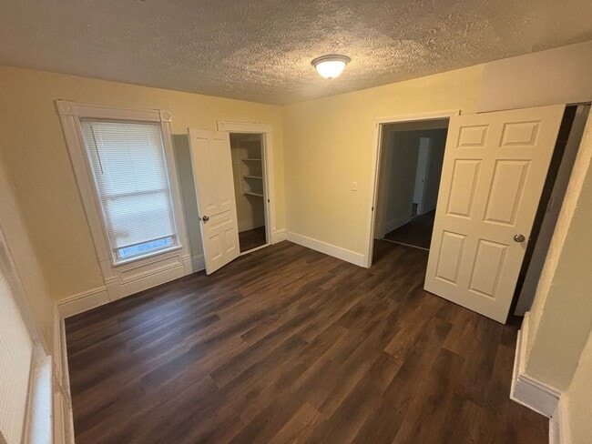 1978 W 93rd St Unidad 1978 W 93rd St - Upper Unit