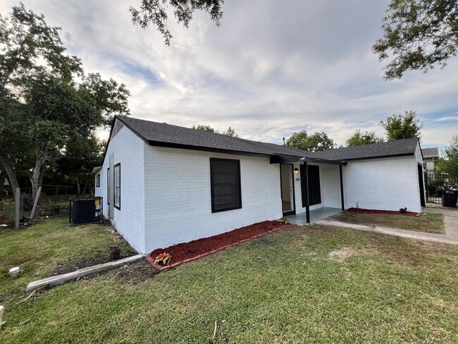 Photo - Gorgeous all renovated Home in Houston TX,...