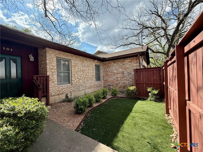 Photo - 101 Blanco St